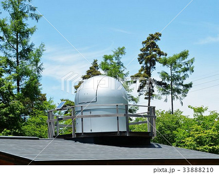 八ヶ岳山麓の別荘地で見付けた小さな天体観測ドーム 33888210