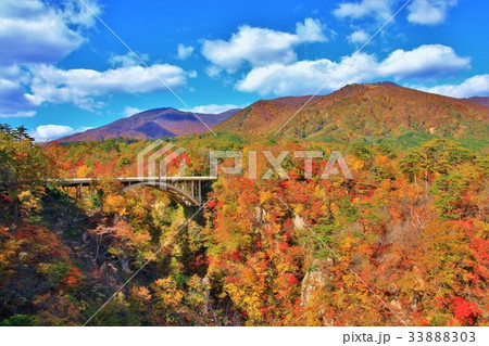 紅葉の鳴子郷 33888303