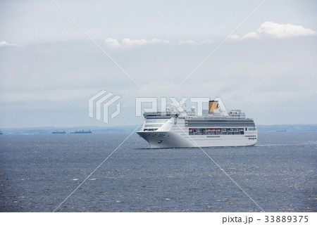 横浜港に入港するコスタビクトリア 横浜港に入港するコスタビクトリア 33889375