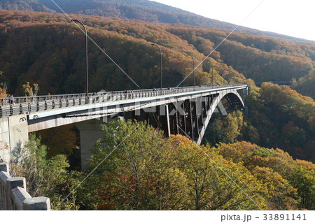 青森県 城ケ倉大橋の紅葉 青森県 城ケ倉大橋の紅葉 33891141