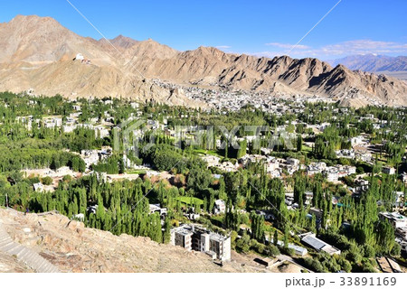 シャンティ・ストゥーパからレーをのぞむ シャンティ・ストゥーパからレーをのぞむ 33891169