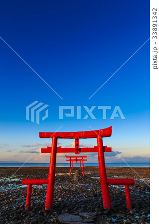 海中鳥居の夕暮れ 佐賀県 太良町 海中鳥居の夕暮れ 佐賀県 太良町 33891342
