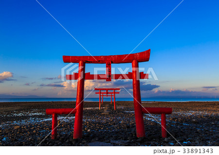 海中鳥居の夕暮れ 佐賀県 太良町 海中鳥居の夕暮れ 佐賀県 太良町 33891343