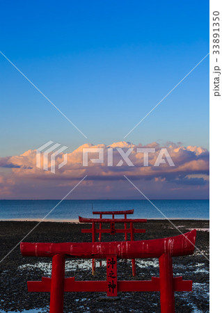 海中鳥居の夕暮れ 佐賀県 太良町 海中鳥居の夕暮れ 佐賀県 太良町 33891350