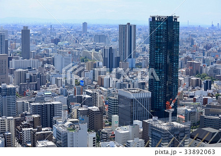 梅田スカイビルから見た大阪の都市風景 33892063