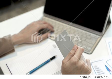 Credit card in female hand Credit card in female hand 33892430