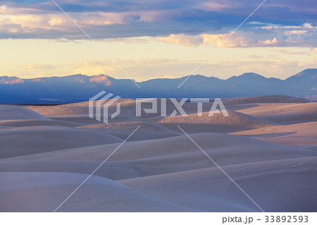 White desert White desert 33892593