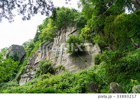 宝珠山立石寺山道の百丈岩 宝珠山立石寺山道の百丈岩 33893217