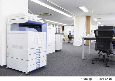 ビジネス　オフィス　パソコン　ビジネスシーン　会社 33893236