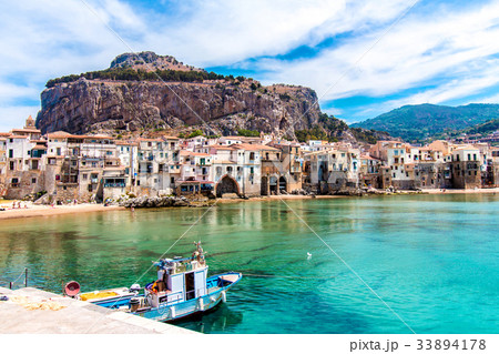 View of cefalu, town on the sea in Sicily, Italy View of cefalu, town on the sea in Sicily, Italy 33894178