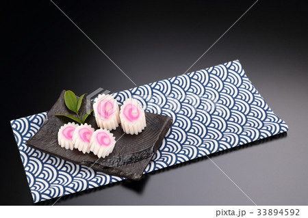 なると巻の皿盛り 33894592