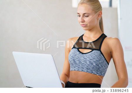 Fitness girl with laptop 33896245