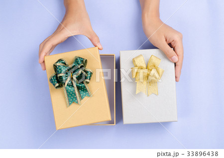 Gift box in hand for giving in holidays Gift box in hand for giving in holidays 33896438