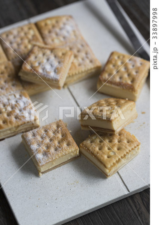 チーズケーキのクラッカーサンド 33897998