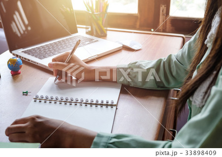 Business woman hands with pen writing notebook  33898409
