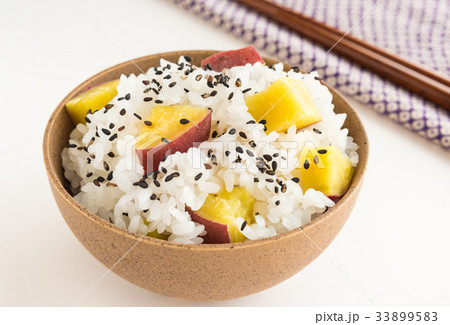 サツマイモご飯 秋の味覚 薩摩芋 サツマイモご飯 秋の味覚 薩摩芋 33899583