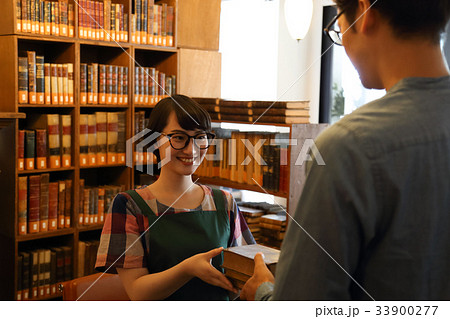 ブックカフェ　図書館　古書 33900277