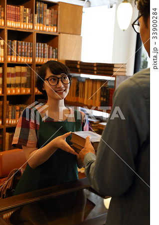 ブックカフェ　図書館　古書 33900284