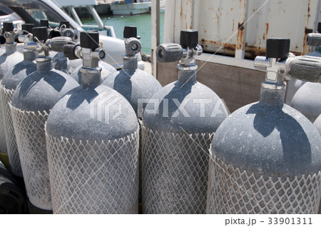 酸素ボンベ 33901311