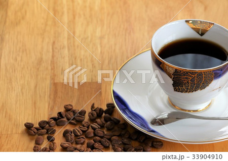 コーヒーとコーヒー豆 コーヒーとコーヒー豆 33904910