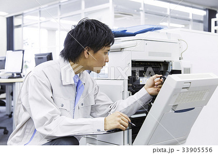 ビジネス　メンテナンス　ビジネスマン　オフィス　エンジニア 33905556