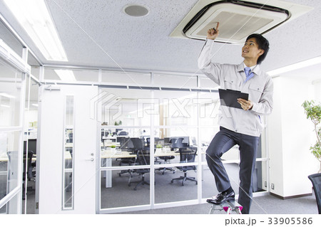 ビジネス　メンテナンス　ビジネスマン　オフィス　エンジニア 33905586