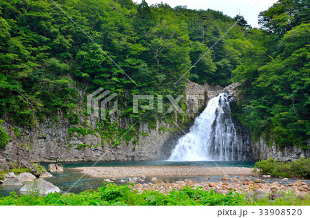 日本の滝百選「法体の滝」　秋田県由利本荘市 33908520