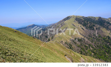 次郎笈から見る剣山山頂 33912383