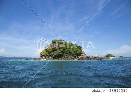 Travelers to the Andaman Sea in Thailand. Travelers to the Andaman Sea in Thailand. 33912555