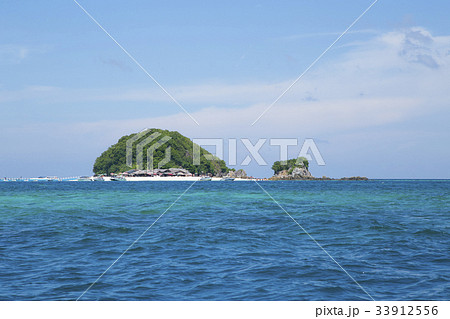 Travelers to the Andaman Sea in Thailand. Travelers to the Andaman Sea in Thailand. 33912556