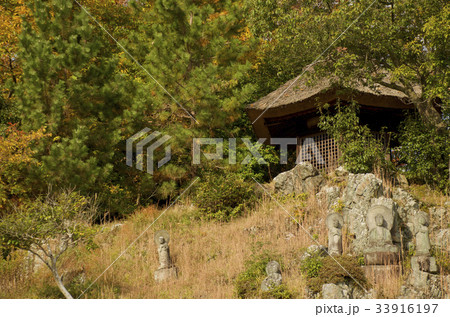 紅葉の虎渓山永保寺　梵音巌のお堂 33916197