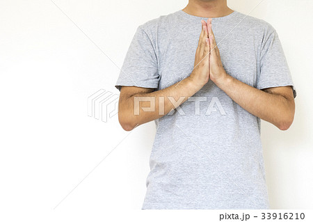 毛深い男性　拝む 33916210