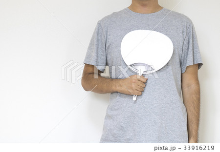毛深い男性　団扇 33916219