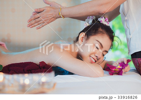 Asian lady relax in skin care aroma therapy Asian lady relax in skin care aroma therapy 33916826
