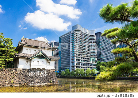 皇居　巽櫓と丸の内の町並み 33918388