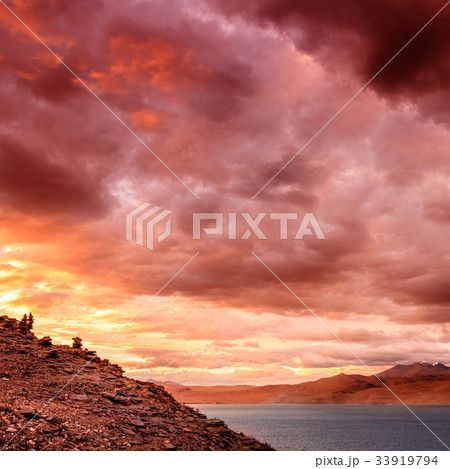 Lake Tso Moriri 33919794