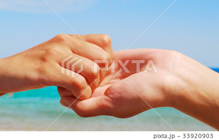 hands 33920903