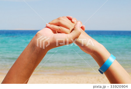 hands hands 33920904