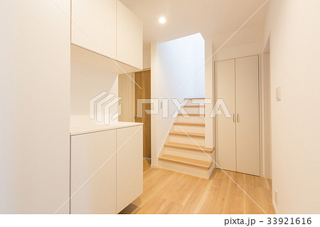 玄関 33921616