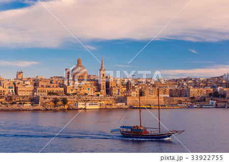 Valletta Skyline from Sliema at sunset, Malta 33922755