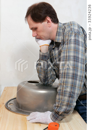 Kitchen sink installation 33924236