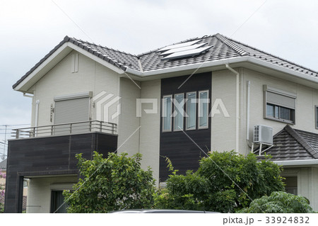 住宅　イメージ　ソーラーパネル 33924832