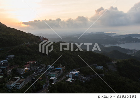 九份から見た基隆湾(台湾-九份) 九份から見た基隆湾(台湾-九份) 33925191