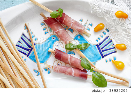 Breadsticks Wrapped In Prosciutto 33925295