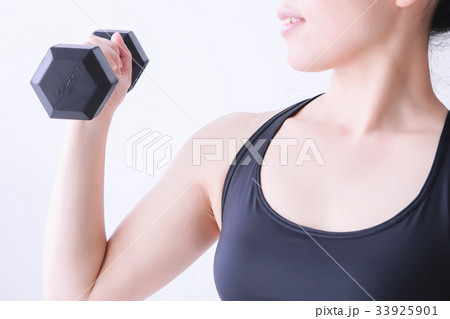 ダンベルと女性 33925901