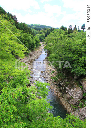 阿賀川・湯野上温泉駅付近（会津・下郷町） 33926016