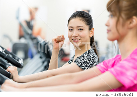 若い女性、ジム、フィットネス 若い女性、ジム、フィットネス 33926631