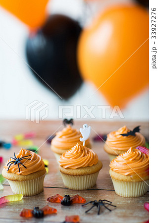 halloween party cupcakes or muffins on table 33927276