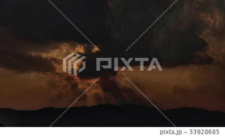 twilight sky with cloud and sunray light at dawn, sunrise, sunset twilight sky with cloud and sunray light at dawn, sunrise, sunset 33928685