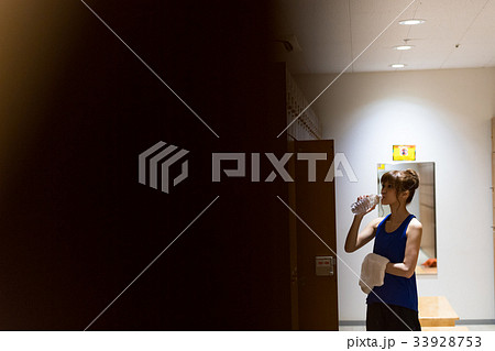 若い女性、ジム、フィットネス 33928753